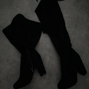 Pumps långa boots storlek 39 - Långa boots storlek 39 Finns i Malmö  Oanvända nypris 1199kr Säljs för 500kr 