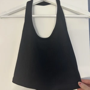 Linne - Säljer detta helt oanvända linne från h&m. Storlek S.