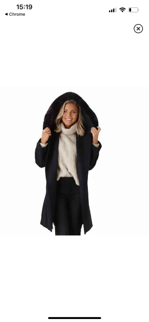 Sanne Alexandra kappa i ull.  - Säljer Sanne Alexandra wool coat i . Sparsamt använd , Påminner om Max mara mango, men är i faux fur. Nypris 3000kr. 