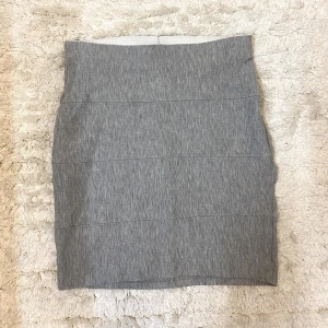 Kjol Gina Tricot - Gina Tricot kjol storlek XS. Fin kvalitet 🌟