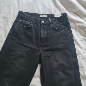 Jeans  - Super fina jenas. Helt nya pris lapp på. 