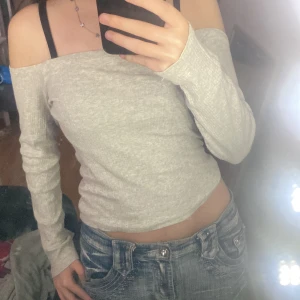 bikbok topp - Säljer denna topp från bikbok eftersom den aldrig kommit till användning. Inga defekter💘 