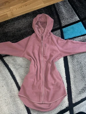 kofta  - Jätte fin helt oanvänd och värmer jätte bra.