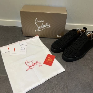 Christian Louboutin Sneakers - Helt nya loubs aldrig använda, extra spikar ingår, priset kan diskuteras vid snabb affär 