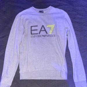 Ea7 Armani Sweatshirt - Säljer min Ea7 Armani sweatshirt som är i storlek XS