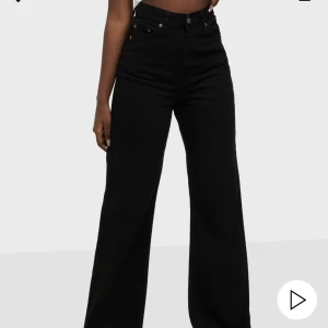 Dr Denim Echo Jeans - Dr denim jeans i Echo modellen 🤩🤩 W25/L32, brukar ha Stl 34 är 160 cm 🥰