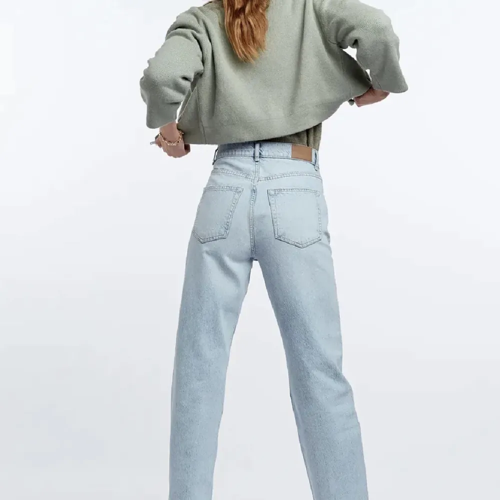 Har två par av dessa därav väljer jag att sälja ett par va dessa jeans. Använd någon enstaka gång är som nya. Köptes för 600 kr och säljer för 150!🥰🥰. Jeans & Byxor.