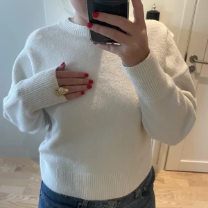 Vit stickad tröja  - Vit skön stickad tröja 💓🙌🏼