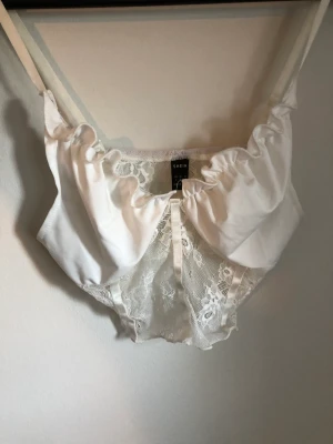 Spets topp  - Super söt spets linne. Använd några fåtal gånger. Storlek S ❤️