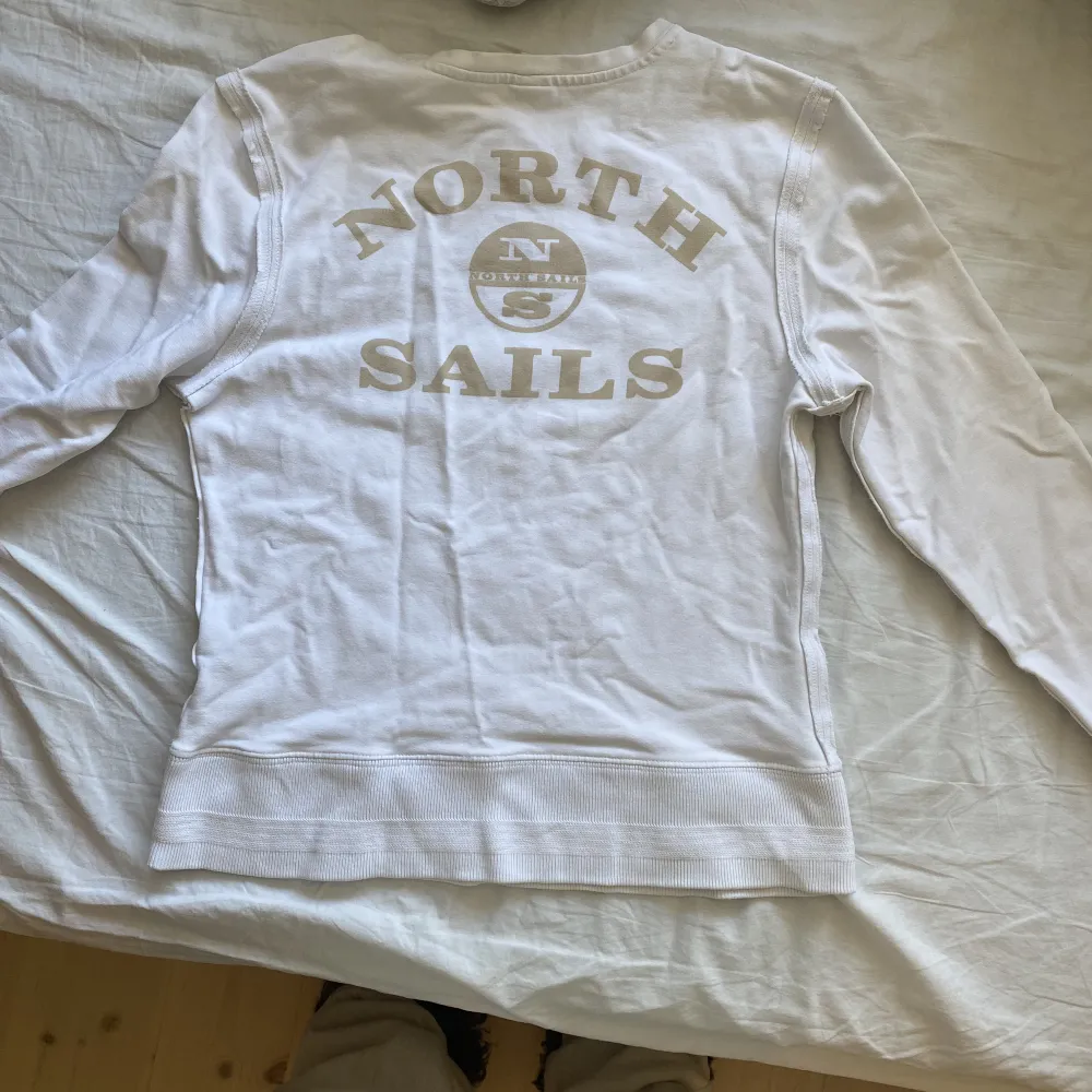 North sails tröja i bra skick! Säljes då den är lite för liten på mig🩵passar någon som har ca xs😊 . Toppar.
