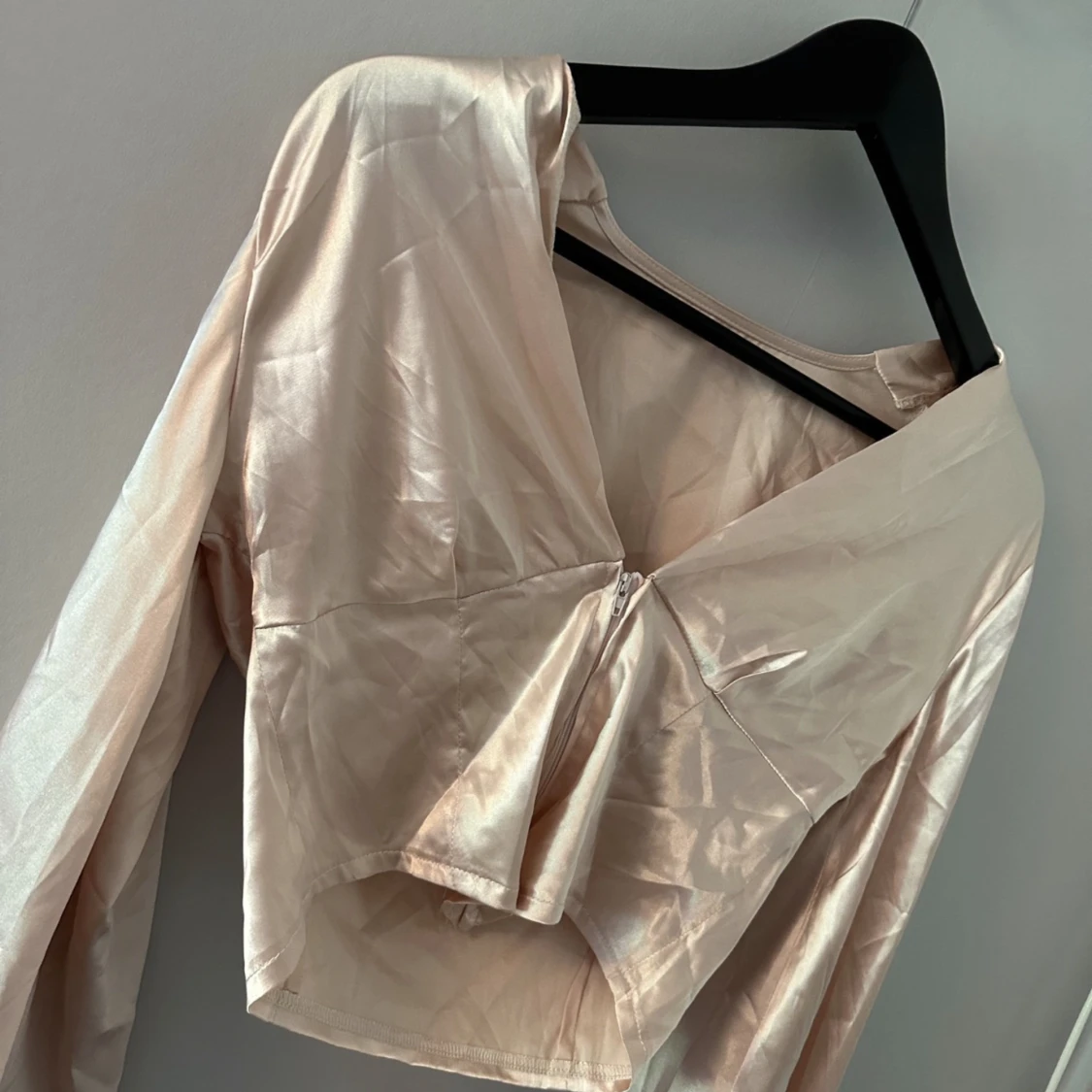 Beige satin topp - 91