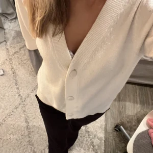 Topp - Stickad topp i storlek s från vila 😊 nyskick! Har även en i svart som jag kan sälja om någon är intresserad. 