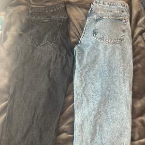 säljer två par jeans i storlek 40 det är low waist jeans från ginatricot säljer båda jeansen för 400kr 