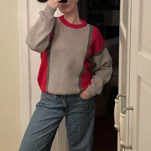 Röd/grå stickad - Röd/ grå tröja i bra skick!🥰 storleken passar S-L. 