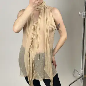 Vacker klänning från Acne i beige 💫 perfekt för layering 