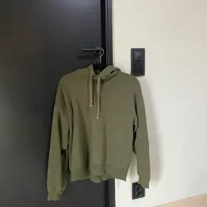 Grön hoodie från Zara i storlek S, 60kr