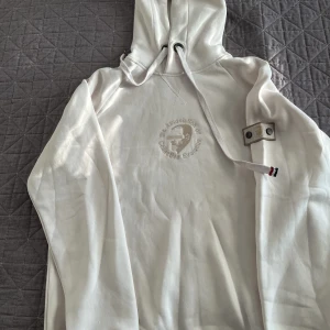 Hoodie - Aldrig använd så absolut nyskick. Djur och rökfritt hem.