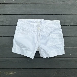 Vita shorts  - Aldrig använda vita shorts 