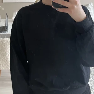 Tröja  - Sweatshirt tröja från Ginatricot. I fint skick.