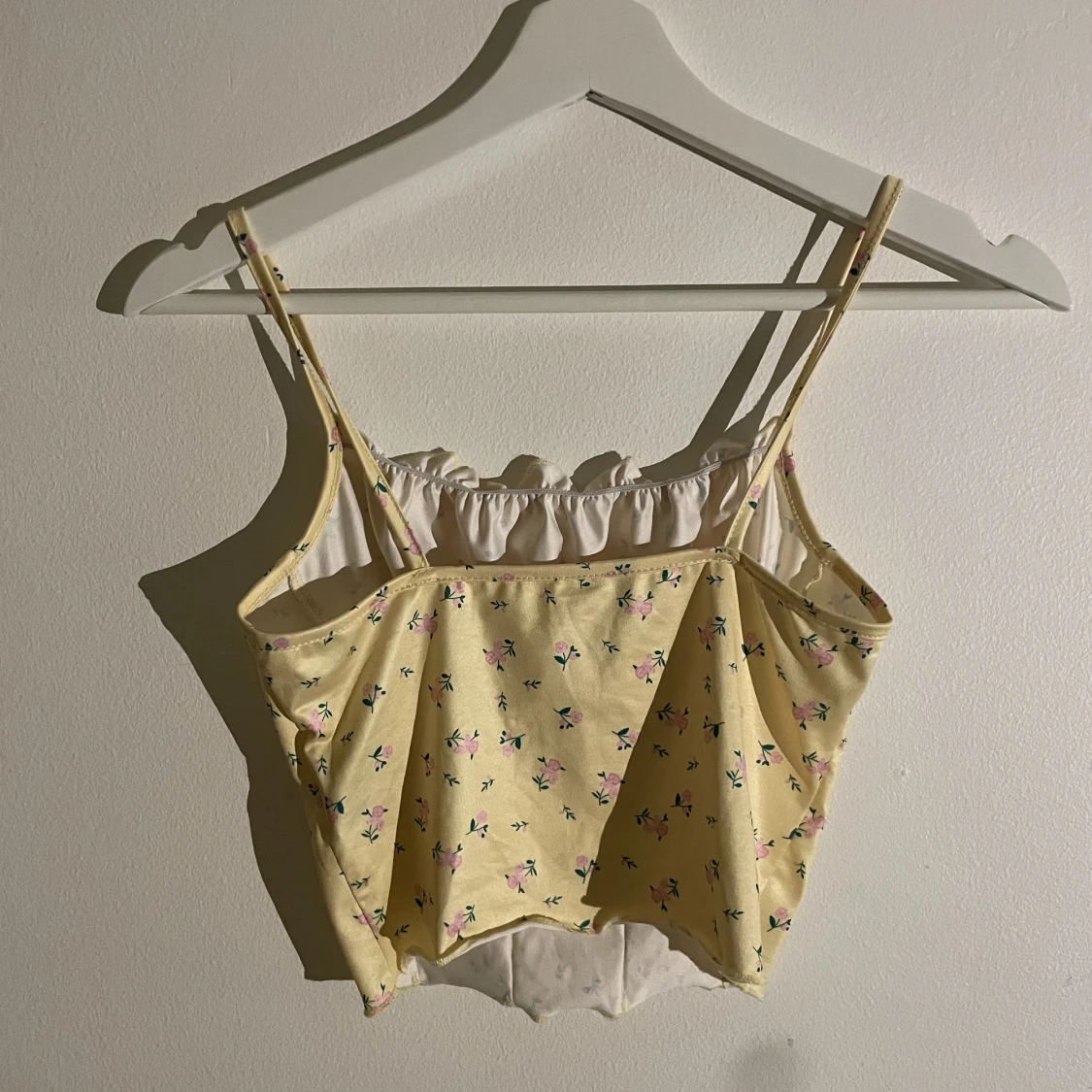 Gult linne med små blommor - 90