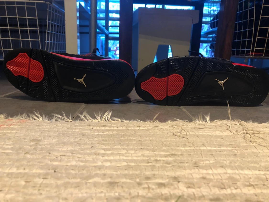 Jordan 4 red thunder (Crimson( - 90