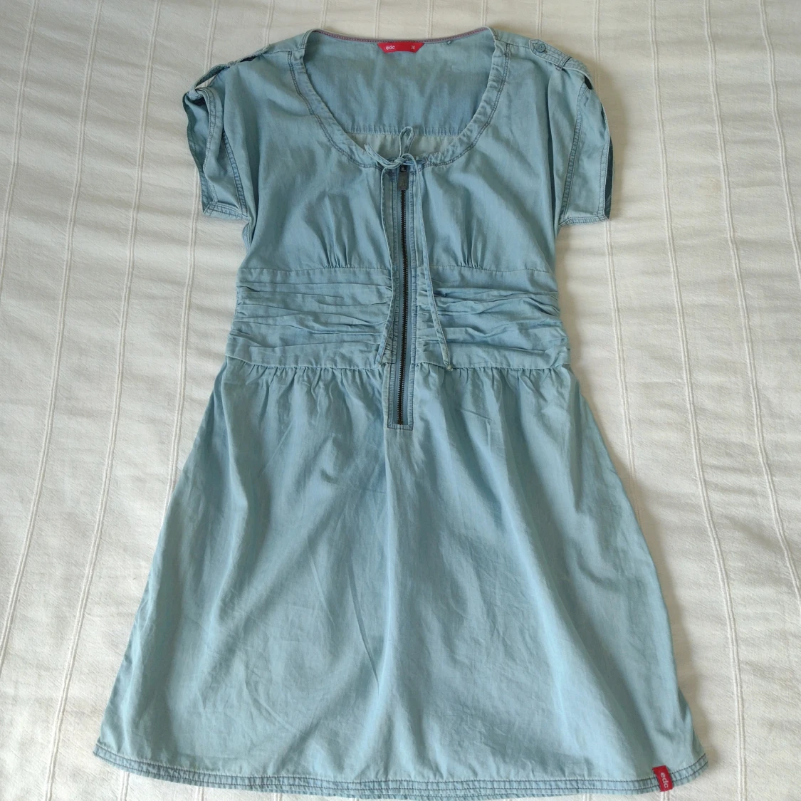 Blå/ljusblå klänning/jeansklänning från Edc, storlek 36