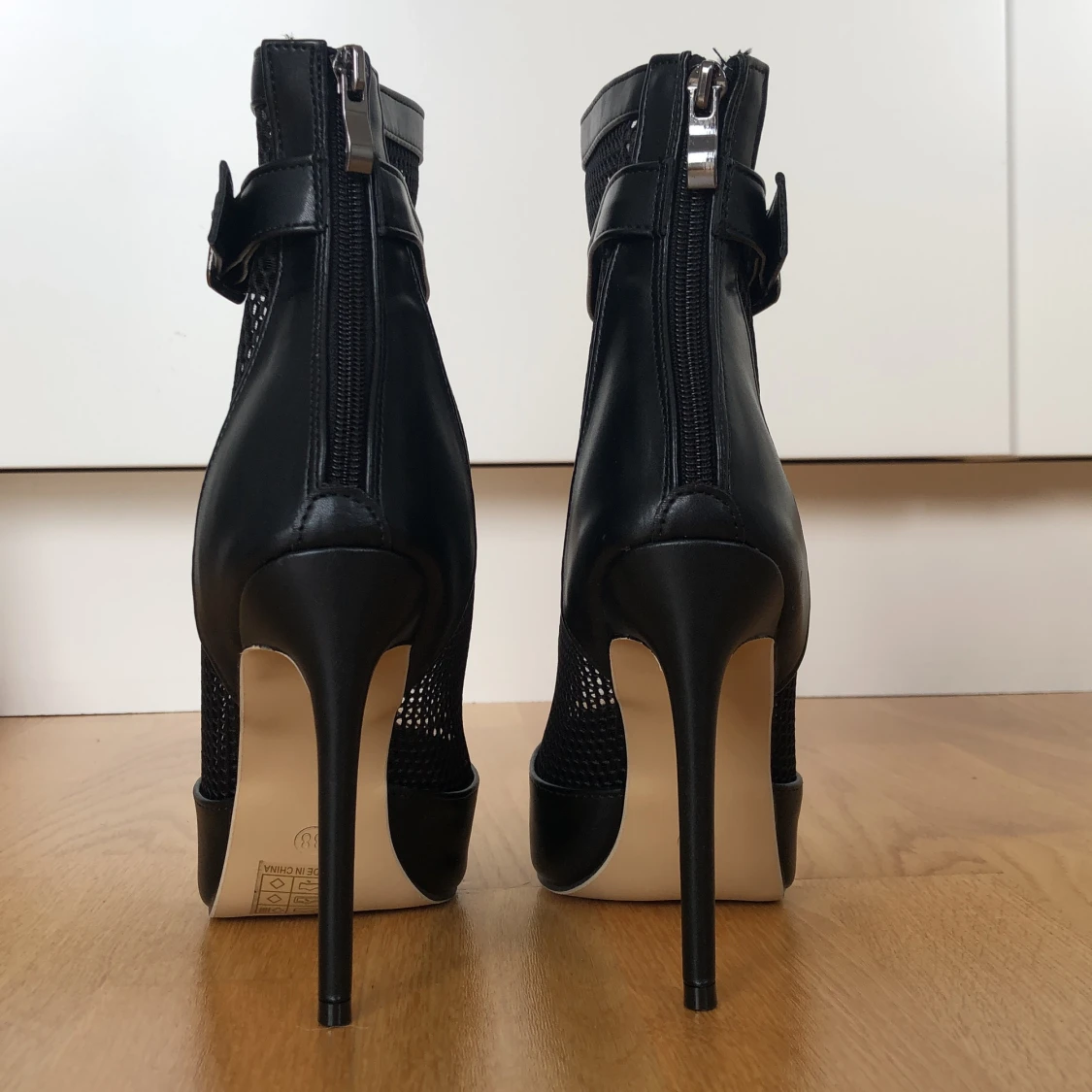 Högklackade skor - 91