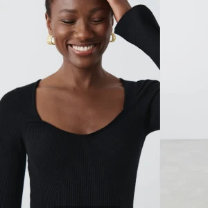 Stickad klänning - Säljer denna helt nya klänning ifrån Gina tricot i storlek xs, super fin men har en likande 