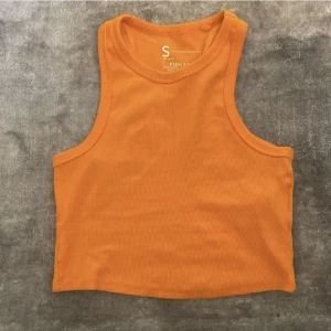 Linne i orange  - Ett linne i gott skick. 