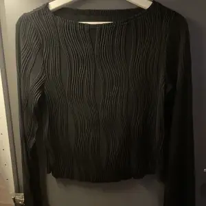 Jättefin svart tröja som är helt oanvänd! Köpt på Couturix Stockholm. Storlek M
