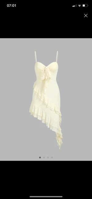 Cremefärgad klänning  - Nyskick Cremefärgad Midi klänning