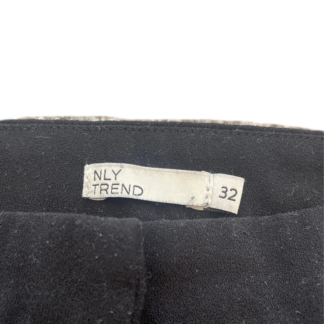 Svarta kostymbyxor  - 90