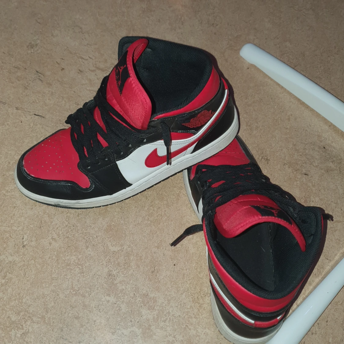 Jordan 1 mid fire reds - 91