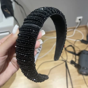 diadem  - 30kr pga skadan där, dör av priset 