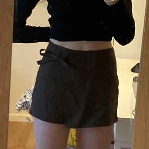 Jättefin kjol/shorts   - Köptes utomlands i Singapore, står S men skulle nog säga att den är mer mellan xs och s