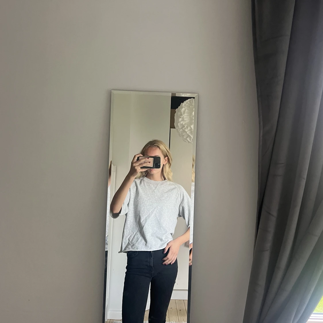 grå sweatshirt som är sleevless  - 91