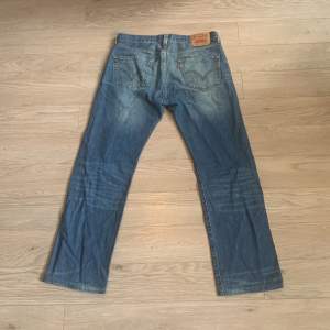 Levi's jeans i modell 501, begagnade men personligen aldrig använda Storlek 33x32