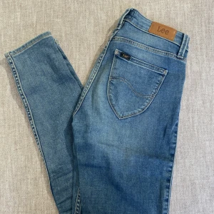 Lee jeans - Slimfit, stretch, mycket gott skick.