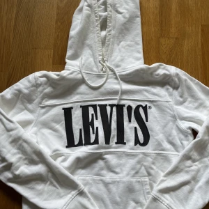 Levis hoodie  - Riktigt schysst Levis hoodie  Knappt använd. Stl S 