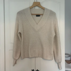 Beige stickad tröja Asos - Beige stickad tröja från Asos Design.