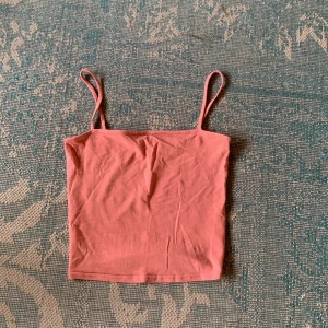 Spagetti linne - Korall/rosa spagetti linne. Smala band. Bra skick.