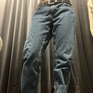 Jeans  - Jeans, girlfriend, relaxed  Stl L  Innersöm ben 73-76cm