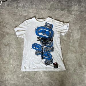 Echo Unltd T- shirt - Skön Echo t shirt i bra skick förutom ett extremt litet hål på baksidan( fråga om bild vid intresse)  Gå gärna in på min profil och följ för mer kläder😇🙏 GRATIS FRAKT I 2 VECKOR( från21 augusti) 🚚  Pris kan alltid diskuteras