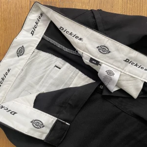 Dickies byxor  - Använda någon enstaka gång, sitter för tajt för mig för min smak. 