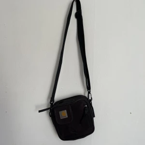 CARHARTT VÄSKA - Väska från Carhartt. 