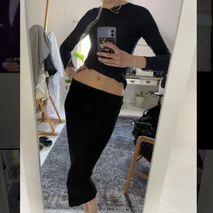 Långkjol - As snygg och skön kjol från Zara. Använd en gång. Storlek XS men passar även S.