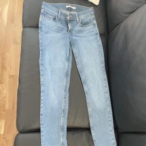 Levi’s jeans - Jätte fina Levis jeans, säljes pga för små. Nästan aldrig använda 