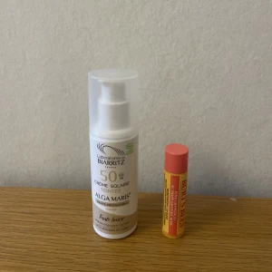 Ekologisk solskydd spf 50 - Alga Maris Bio Tinted Face Sunscreen SPF30 Ivory 50ml Jag har endast testat den en gång, den blir lite ljus efter jag har använt brun utan sol därför tänkte jag sälja den. burt´s bees 🐝 läppbalsam ny