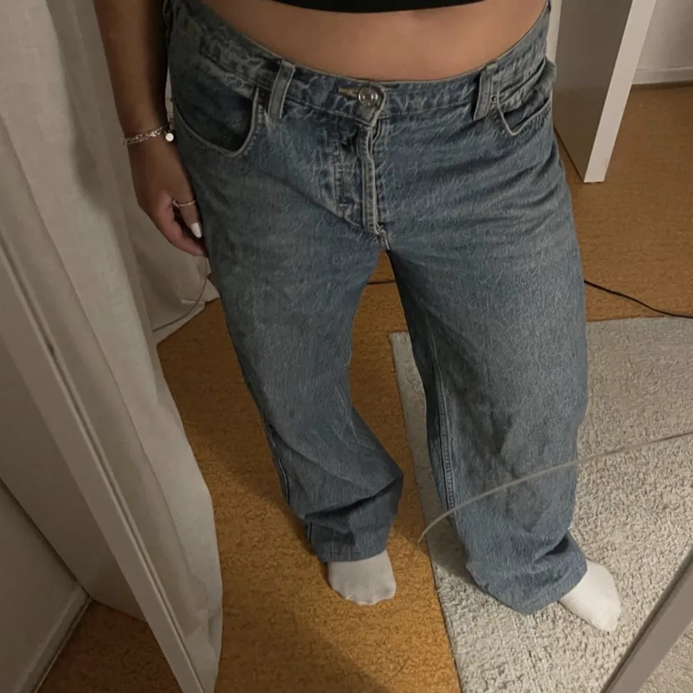 Jag köpte dessa jeans på plick, men de var för stora💓 Priset kan alltid diskuteras!!!! (Inte mina bilder)💓💓. Jeans & Byxor.