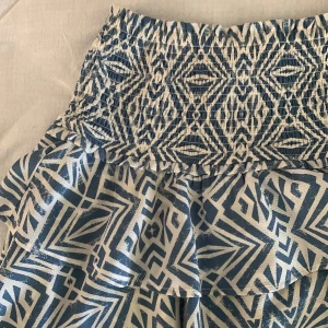 Kjol - Söt kjol💕 nyskick! Går även använda som en topp😊